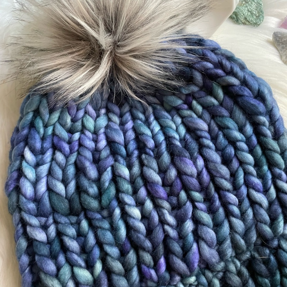 Cozy HandKnit Pom-Pom Beanie womeńs 100% Malabrigo Wool super soft - Picture 4 of 4
